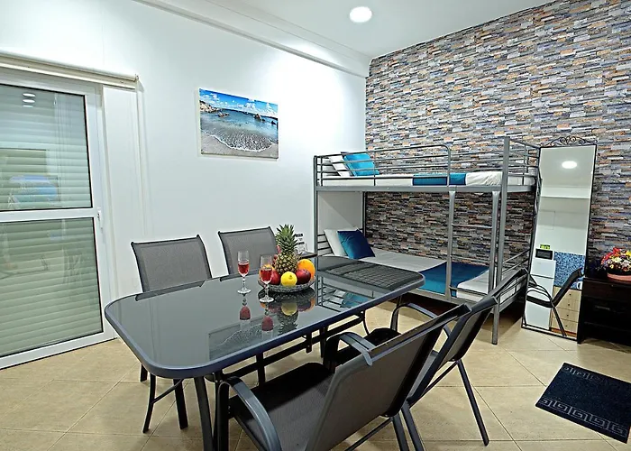 アパート Pieris アヤナパ