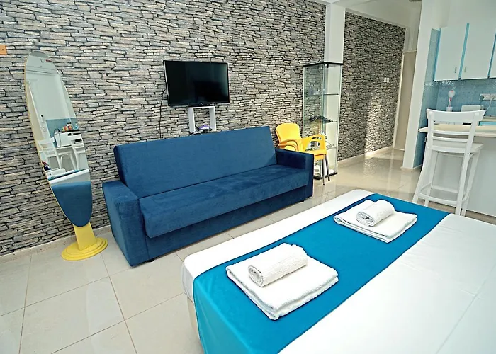 アパート Pieris アヤナパ