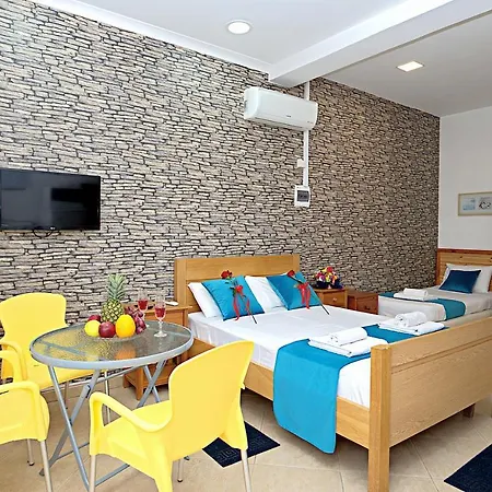 Pieris * Ajía Nápa